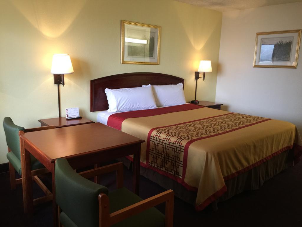 Super 8 By Wyndham Bakersfield/Central Habitación foto