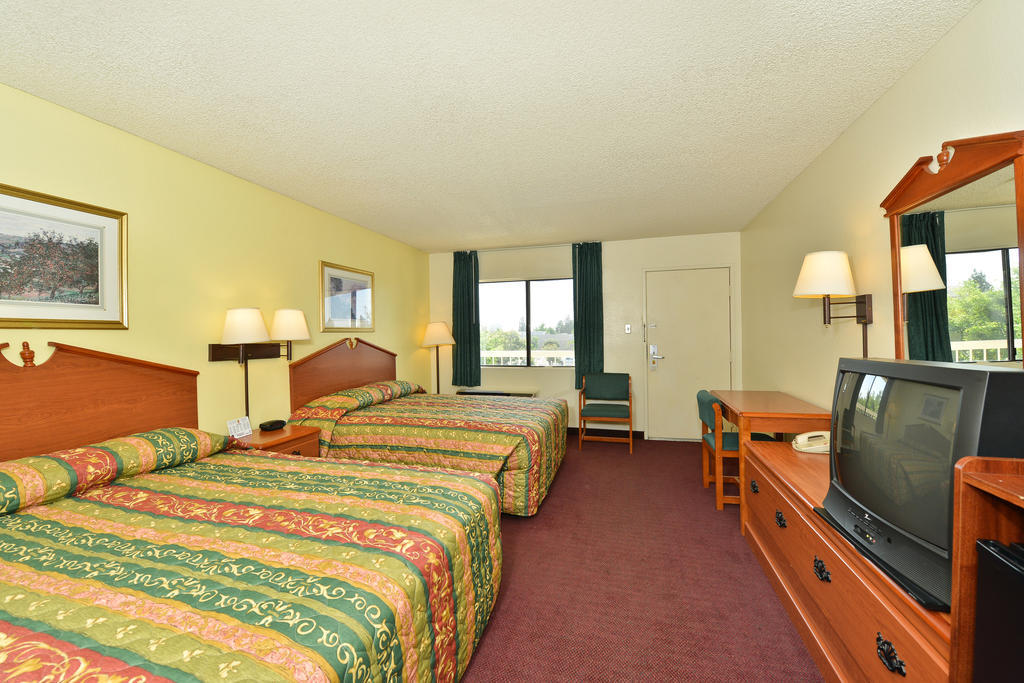 Super 8 By Wyndham Bakersfield/Central Habitación foto