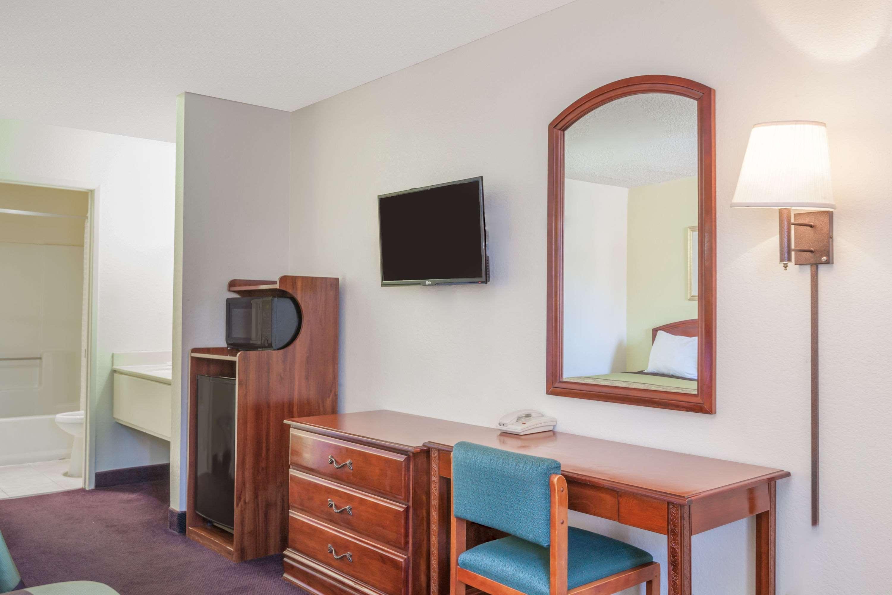 Super 8 By Wyndham Bakersfield/Central Exterior foto
