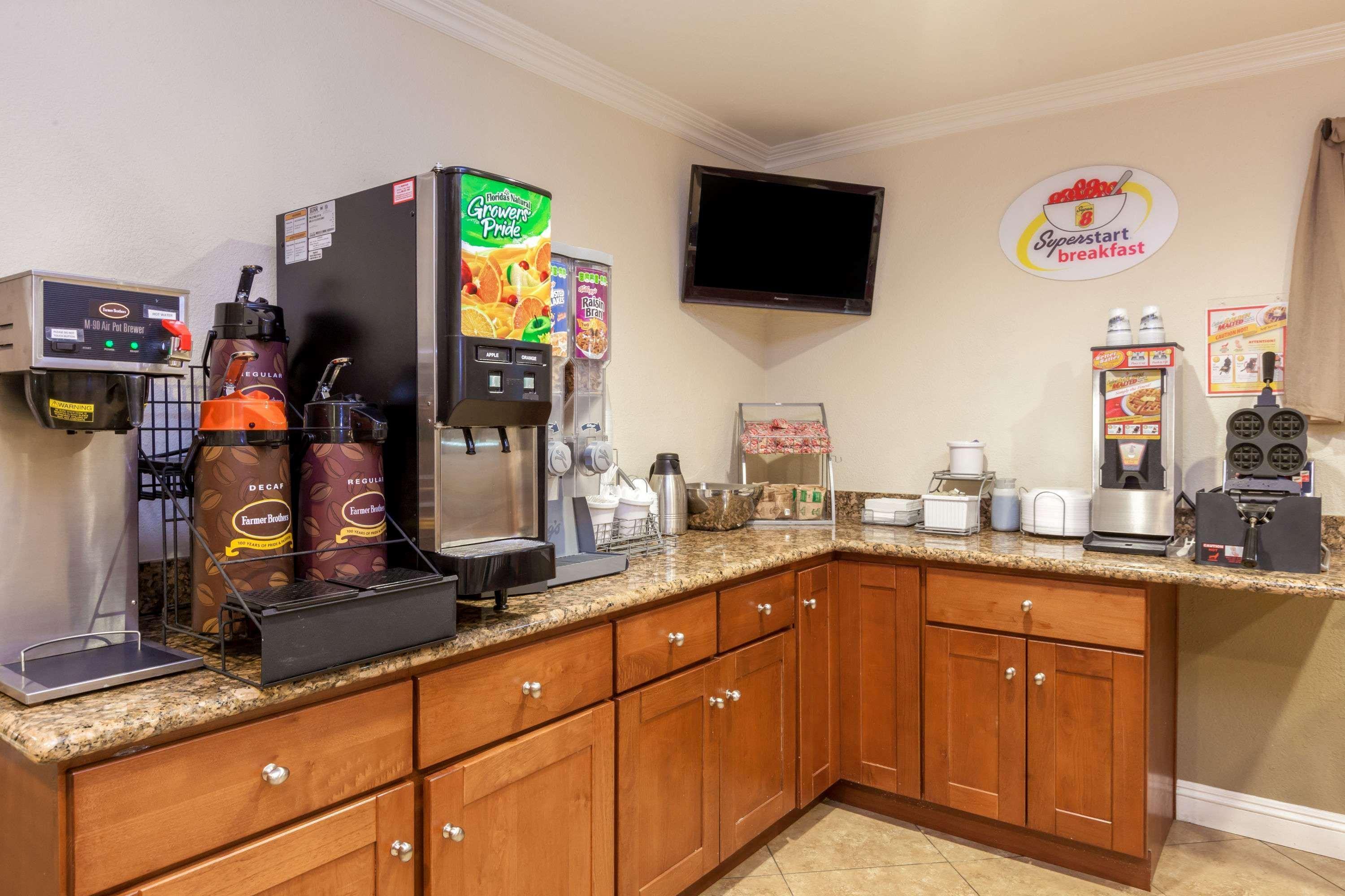 Super 8 By Wyndham Bakersfield/Central Exterior foto