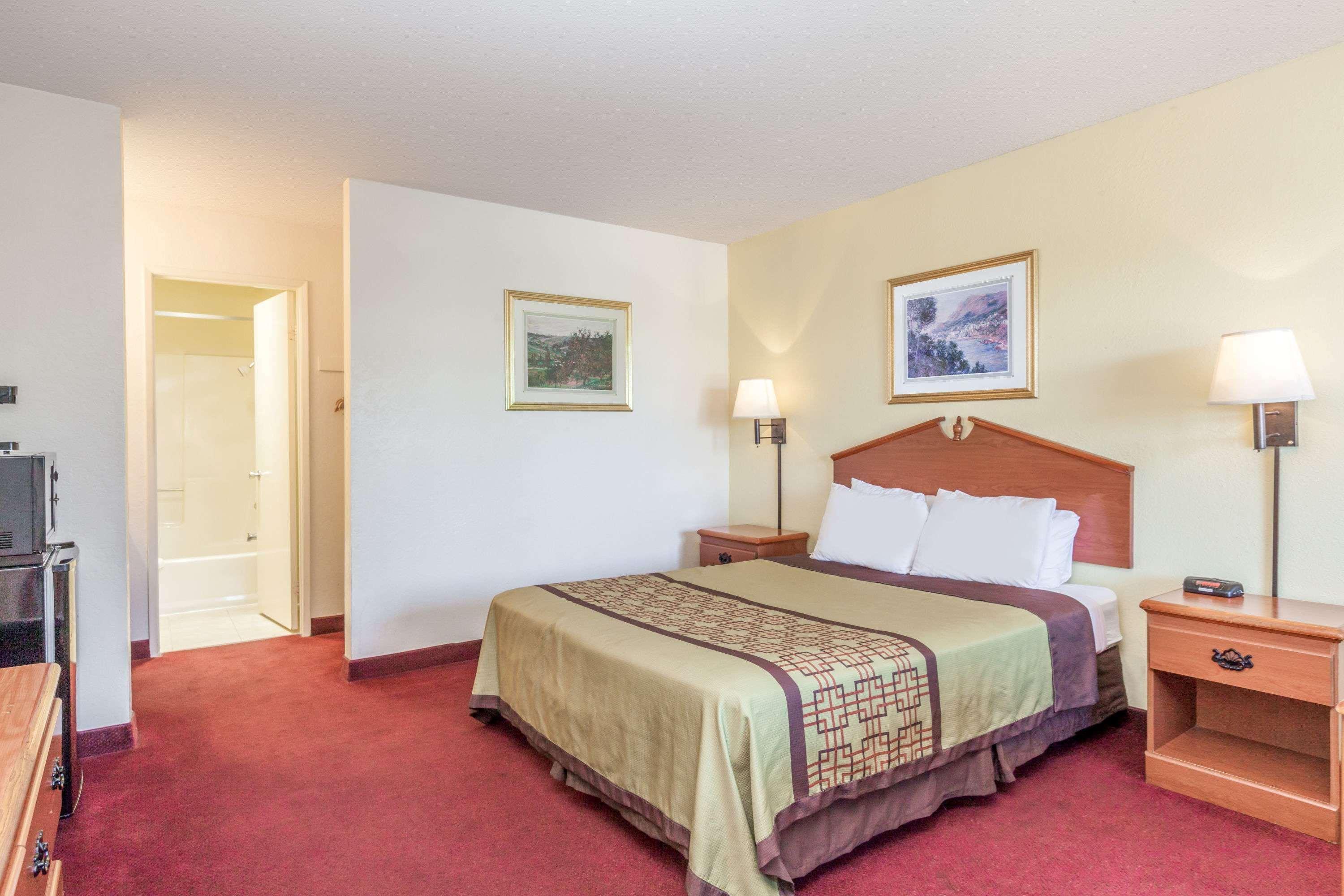Super 8 By Wyndham Bakersfield/Central Exterior foto