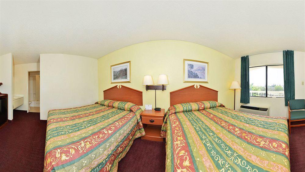 Super 8 By Wyndham Bakersfield/Central Exterior foto