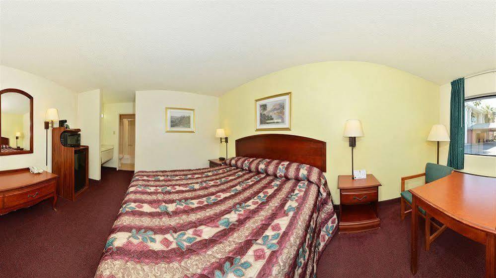 Super 8 By Wyndham Bakersfield/Central Exterior foto